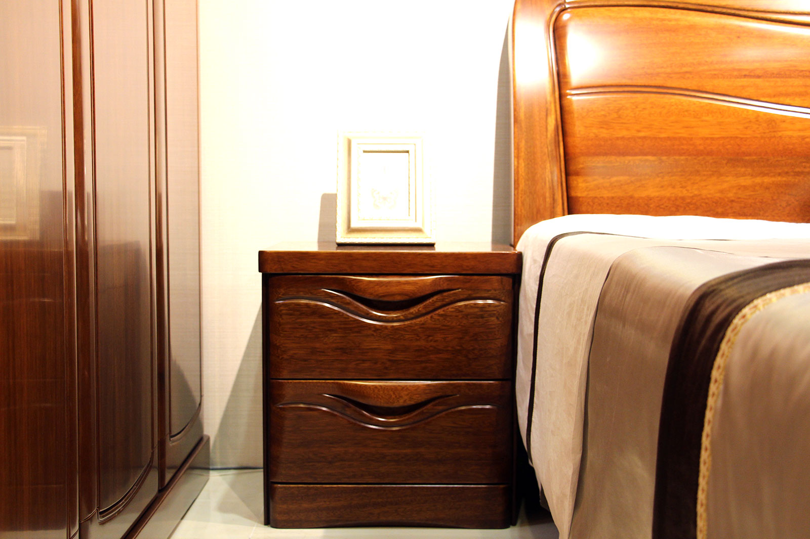 銘仁閣花檀木四件套限時促銷 高檔家居品質之選